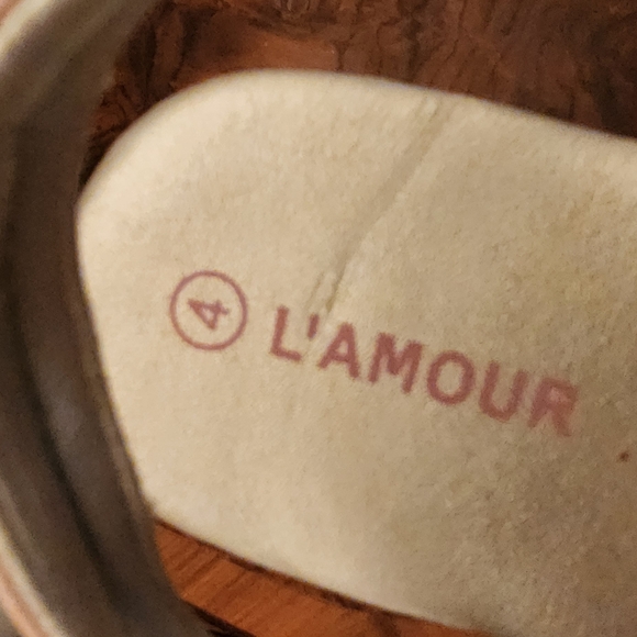 Beautiful soft pink girls sandals size 4Y by L’Amour - Picture 5 of 6